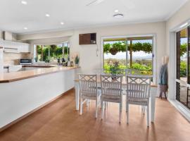 Monkey Gully Retreat - Mansfield - Sleeps 9, hotel in Mansfield