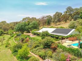 Monkey Gully Retreat - Pool - Mansfield - Sleeps 9, hotel care acceptă animale de companie din Mansfield