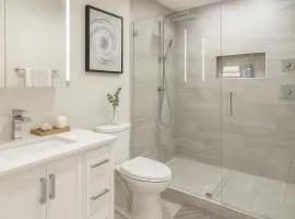 Cozy 2 Bed Condo with Vibrant Downtown Energy