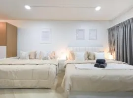 4 guests condo near Impact, Wi-Fi & washer C5