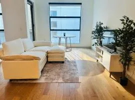 Chic Hollywood Dream Large Studio