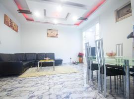 Chic Studio VIP GOLD Luxe Confort et Élégance à Douala Stade Bonamoussadi, hotel s vířivkou v destinaci Bonamoussadi