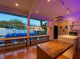 The Nook Holiday Home Cozy, Stylish, Swimming Pool, casa de campo em Ipoh