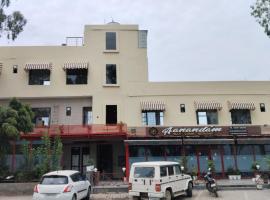 Aanandam Hotel, hotel v destinaci Babarpur