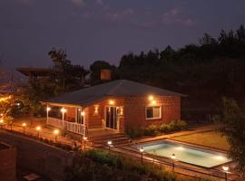 Lifeline Villas - 2bhk Red Stone Luxurious Valley View Villa With Huge Private Pool, hotel v destinaci Mahábalešvár