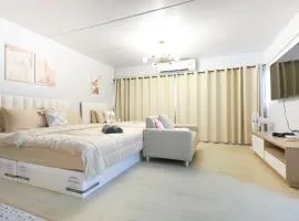 Cozy 2BR Near Impact Arena, LTAT- WiFi Washer near DMK at C2