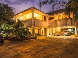 Dwaraka inn -Premium Pool villa and event venue, hotel s&nbsp;v&iacute;řivkou v destinaci K&oacute;jamputt&uacute;r