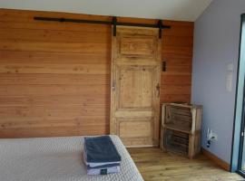 Cabane Wood & Spa, hotel v destinaci Chasselay