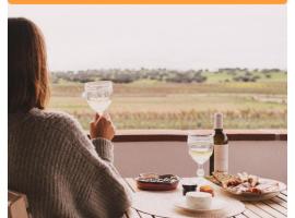 Casa Coração Alentejano- Casas com EnCanto、レゲンゴス・デ・モンサラーシュのホテル