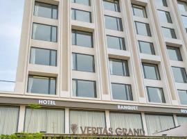 Hotel Veritas Grand, hotel v destinaci Sānand