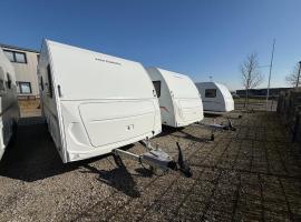 Lakokocsi berles kolcsonzes, glamping em P&eacute;cel