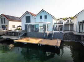 Seehaus Pippa mit Sauna and Whirlpool direkt am See, hotel con bañera de hidromasaje en Mücheln