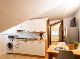 Mansarda 7 Trilocale, Bafile241 - 2' Piano NO Ascensore - Adria Holiday Jesolo - FAMILY APARTMENT，位于利多迪耶索罗的酒店