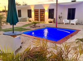 Central located Tropical Apartment Pool Side