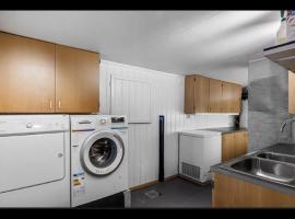 Hytte nært lutsivannet – hotel w mieście Sandnes