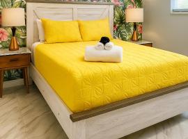 Charming 1BR Canal Front Retreat, hotel di Napoli