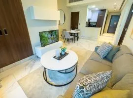 1BR City Escape l Canal & Skyline Views