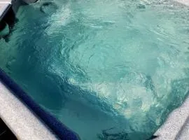 Family Retreat with Hot Tub, Piano, Games Room & Playhouse Medi Center Location