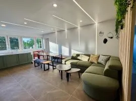 Bright and Spacious 4BR family apt I 10 min to metro, 15 minutes to Orly Airport