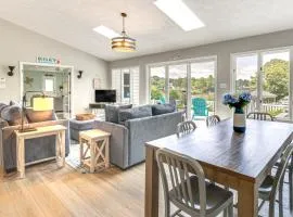 Boat Dock and Kayaks Waterfront Home in Deltaville!