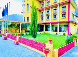 The Metropolitan Hotel Gahkuch, pet-friendly hotel in Dargai