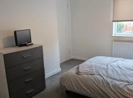 Corby Near Rockingham Double En-suite Room available for Couples or Singles Long & Short Stays Shared property & fully equipped