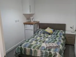 Corby Town Vacations Rooms available for Couples & Singles