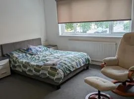 Corby Town Vacations Rooms available for Couples & Singles