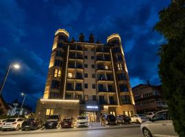 Satelit Lux Zlatibor - SPA & half board by Satelit Resorts，茲拉蒂博爾的附設泳池的飯店