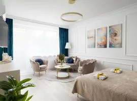 First Class Suite 3 min to Central Station with balcony, AC and the view on Palace