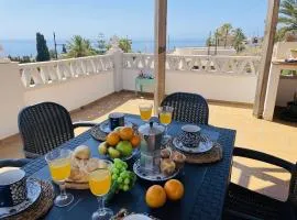Casa Blanca con vistas al mar by At Home