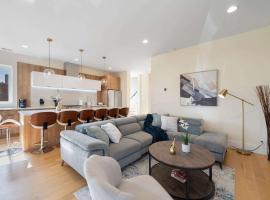 New 3Bed 3Bath Condo with Parking by United Center, hotel in Chicago
