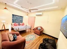 The Family Courtyard, 4 BR Boutique Villa and Guest House