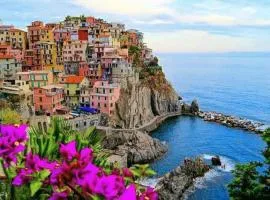 Cinque Terre house with Breakfast, private pool, Jacuzzi and Parking