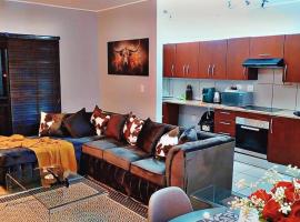 Malaika Luxurious Crib, Jackal Creek Golf Estate, Northriding, hotel in Roodepoort