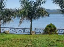 Miji Lake Victoria Room، فندق يسمح بالحيوانات الأليفة في جينجا