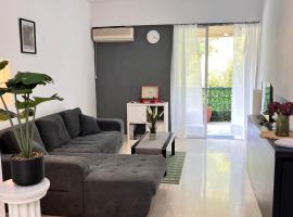 Varkiza Beach Entire Apartment, hotel v destinácii Vari