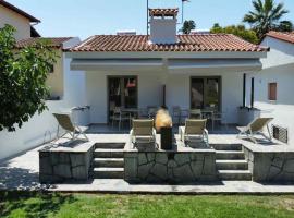 Twin Waves - Nikiti Seaside Retreat, hotel u Nikiti