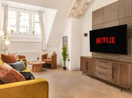 Stylish 2-Bed, 2-Bath Apartment in Prime City Centre
