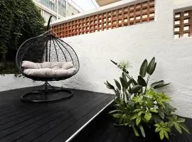 102 - Beachside Renovated 1BR apt w private garden