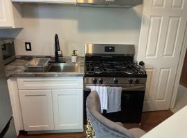 Charming 1-bdrm Apt close to all, itsepalvelumajoitus kohteessa Hamburg