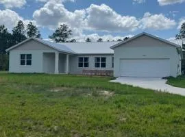 Modern & Peaceful Retreat Near WEC & Ocala Amenities