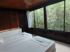 Logbond Cozy Guesthouse, Unterkunft in Pulau Saonek-kecil