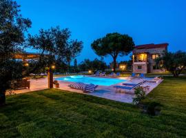 Mediterraneo Luxury Suites Halkidiki, hotel en Vourvourou