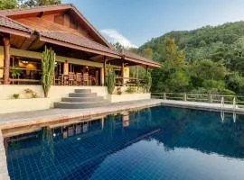4 Bedroom villa with stunning sea & sunset view