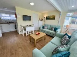 Beach Cottage 71 Golden Bay - Cosy Coastal Escape