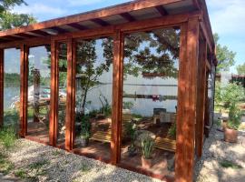 Cozy river-view suite, camping de lujo en &Scaron;amor&iacute;n