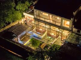 Huangshan Hongcun Weizhashan Xunxi Hotel, khách sạn gia đình ở Hoàng Sơn