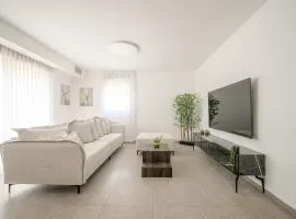 stunning 4-bedrooms on the 18th floor BY MadrigalRentals