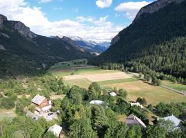 H&ocirc;tel Restaurant G&icirc;tes Les 5 Saisons, h&ocirc;tel accessible aux personnes &agrave; mobilit&eacute; r&eacute;duite &agrave; Freissini&egrave;res